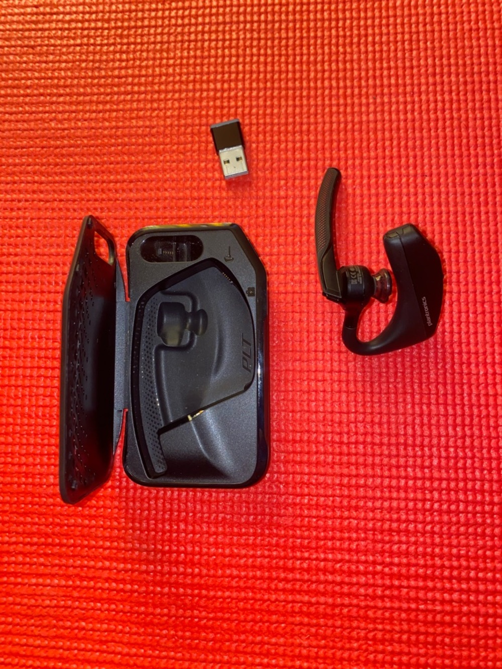 Plantronics Black Bluetooth Headset with Charging Case and USB Cable - Picture 9 of 10